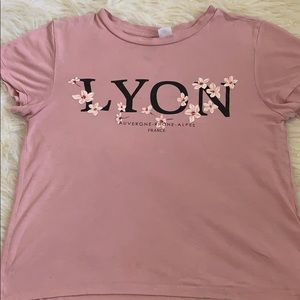 A girls light pink tee shirt.